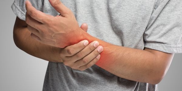 Dolor articular y cansancio: la conexión que pocos conocen